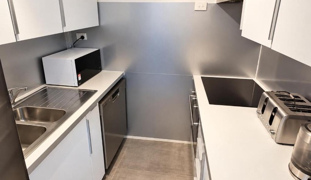 Dana-Spacious Private Room in Shared 2-Bedroom Apartment-1 in Canberra