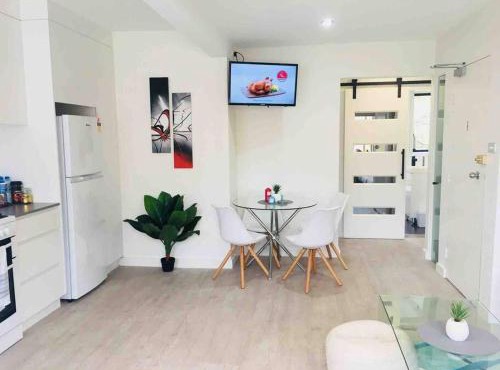 Dee Why 2 Bedroom Apartment in Deewhy