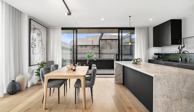Designer Luxury Apt Brunswick