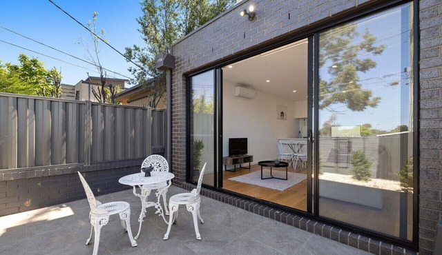 Domi Rentals - The Moorabbin Townhouse