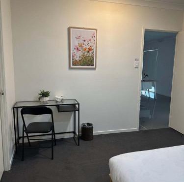 Double Bed Room with Ensuite Bath-Peaceful location