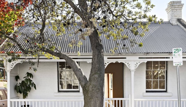 Draper Garden Cottage with Parking