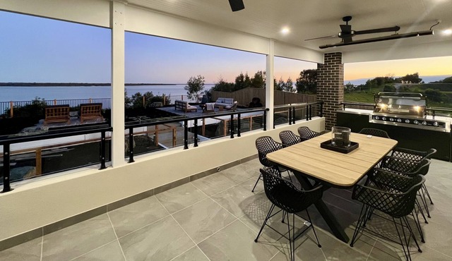 Dream Views, Large Waterfront Oasis in Kings Cove Estate Metung in Metung