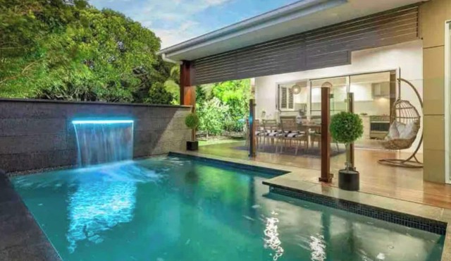 Dreamy Beachfront Retreat! Perfect for families & couples to escape.