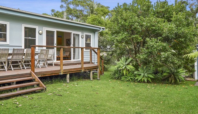 Driftwood Cottage near the beach in BENDALONG
