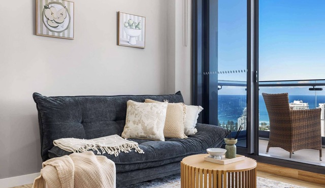 Dual Master Suites Near Broadwater High-Floor View
