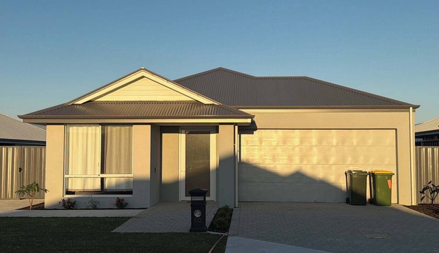 Dudley Park Getaway with ensuite in each bedroom!