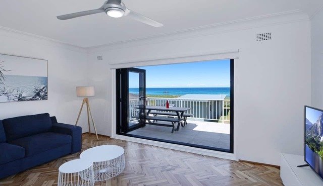 Elanora 3 - Beachfront Unit with Views!