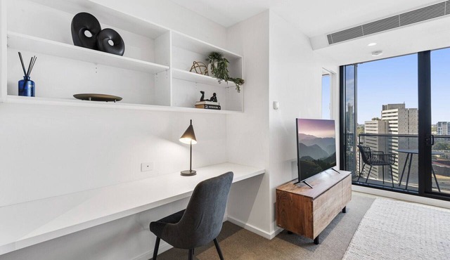 Elegant 2-Bed Apartment with Balcony & City Views