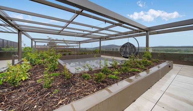 Elegant 2-Bed by Lyneham Wetlands near the CBD