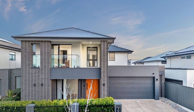 Elegant Mansion in Lightsview | By Host Solutions
