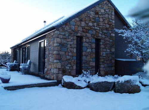Emu Rest Touchdown Cottages in Jindabyne