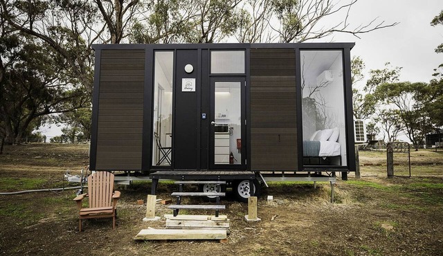 Enchanting Rustic Tiny House with Outdoor Barbecue, Firepit and Abundant Wildlife in Western Australia, Australia in Brookton