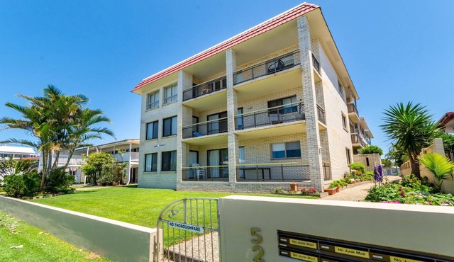 Enjoy the sea breezes from the balcony - Boyd St,