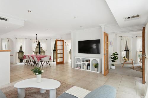 Entire Home Steps to Sorrento Beach