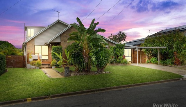 Entire spacious house with Pool 4BR 3BA in Springwood