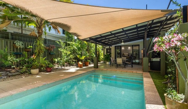 Escape to Paradise Villa 1. Walking Distance to 4 Mile Beach. Heated Pool.