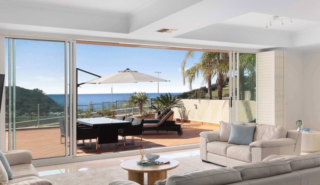 Esplanade Apt: Ocean View Terrace, Sleeps 8 in Terrigal