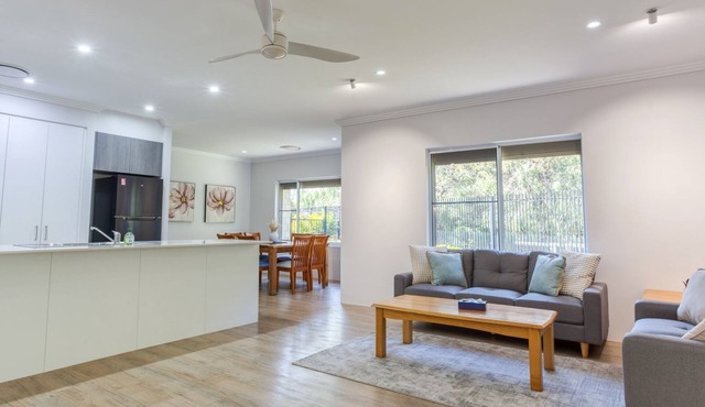 Estuary Views – Modern Holiday Home in Wonnerup