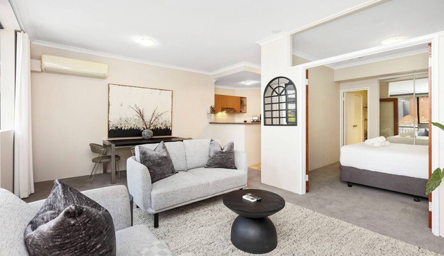 Executive Elegance: Stylish 1BR Suite on Hay St in East Perth