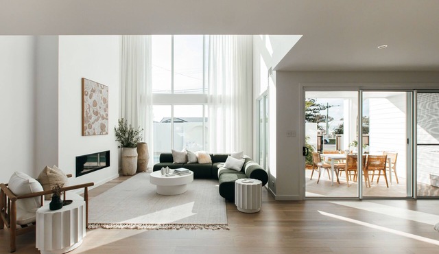 Experience top end Luxury, within 3 minute walk to bars, restaurants and cafes. in Long Jetty