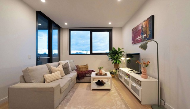 Family Cozy 2 Bed Apartment near Shops & Dining