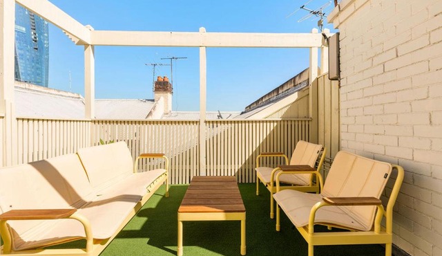 Family-Friendly 3BR Stay with Rooftop and Iconic Harbour Views