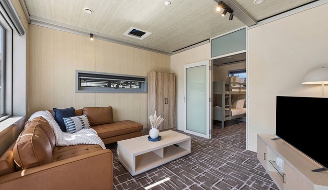 Family-Friendly 2BR Unit, Kangaroo Flat in Kangaroo Flat