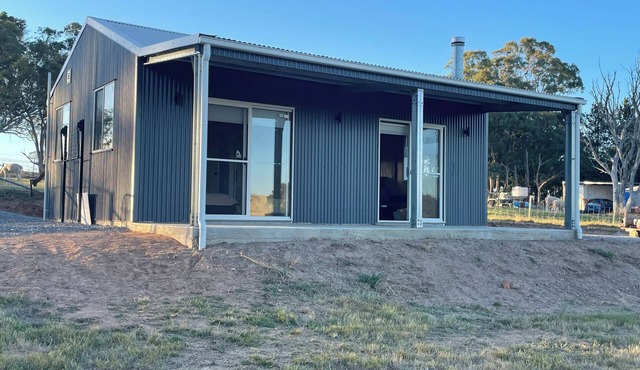 Farmstay cottage on picturesque farmland.15 minutes from Goulburn