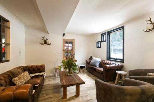 Feathertop Alpine Lodge in Falls Creek