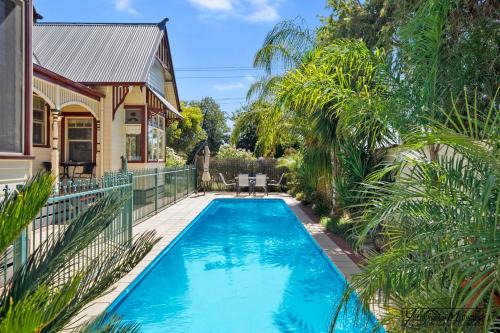 Federation home in town, close to lake & shops in Yarrawonga