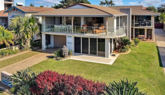 First floor Ocean view apartment close to everything! in Bargara