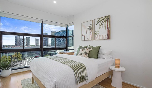 Flinders Wharf - River Views & Free Parking in Melbourne