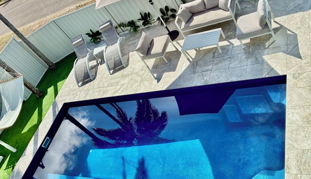 Flip flops is a Family and Couple Friendly retreat with use of the Pool. in Horseshoe Bay