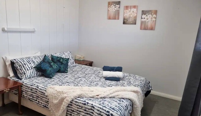 Foothills Vista - Guest house separate to main house-2 Adults, 1 child, 1 infant