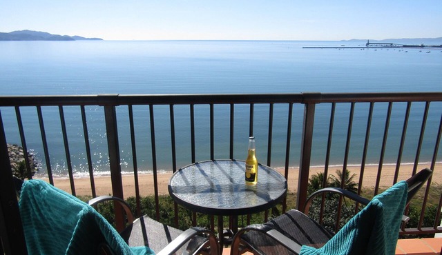 For work or play top floor amazing views Free WiFi Foxtel weekly service. in North Ward