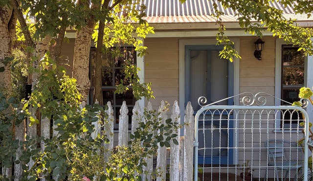 'Forget-Me-Not Garden Cottage.' A classic and cosy cottage, close to town.