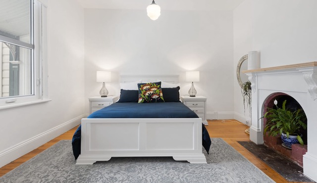 Forget your worries in this spacious and serene space. Close to all amenities i
