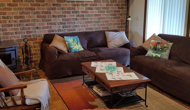 FREE 2PM CHECKOUT at ROLLING HILLS FARMSTAY at Big Hill, sleeps up to 16.