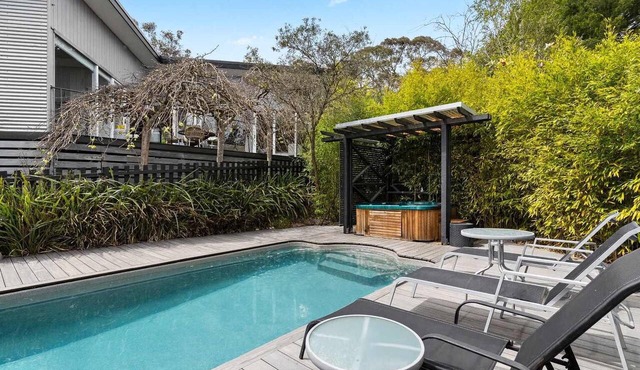 Gables Bend + Studio | Daylesford Pool + Spa for 8 in Daylesford