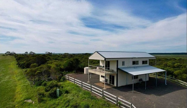Get away at Rivoli Bay Farm Stay. Beach access close by. Sleeps 6