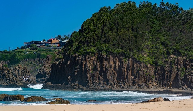 Getawayz NSW - Wallys World - Complete Beachfront at Jones Beach