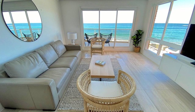 Gobsmacking Views 2, with Direct Beach Access in Cronulla