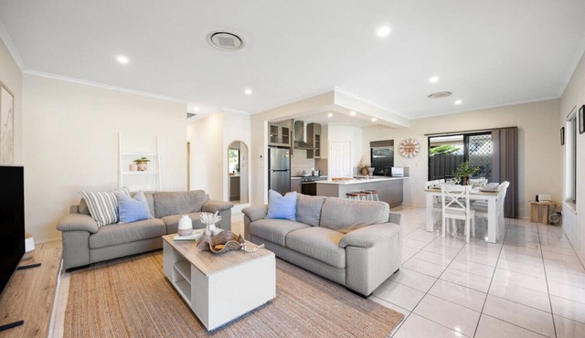 Gone Coastal—Family Beachside Breeze