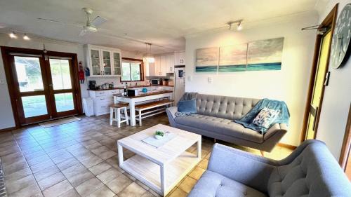 Goolwa Beachfront House. Pet Friendly. in Goolwa South
