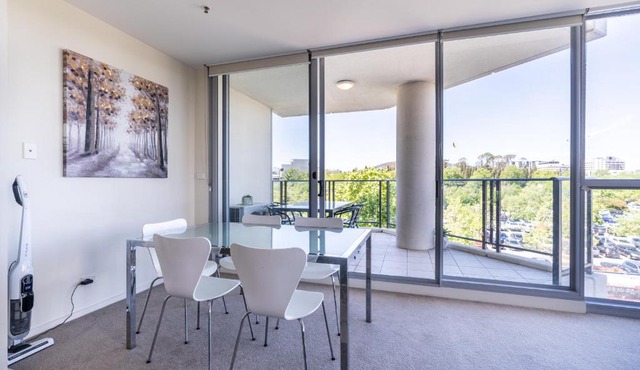 Grand 2BR between ANU and City - Hosted by Canstay
