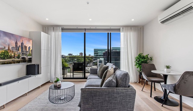 Great Richmond 1-bed Conveniently Located By Shops