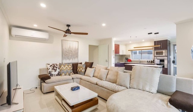 Great Value | Private Pool| Walk to Market Square in Sunnybank
