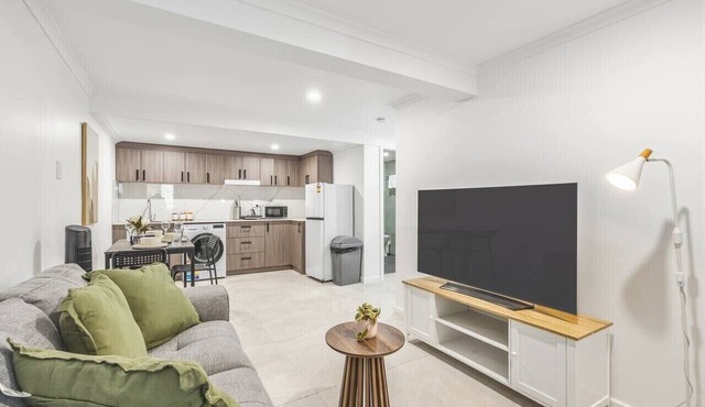 Great Value Stay | Renovated Unit | Near Griffith