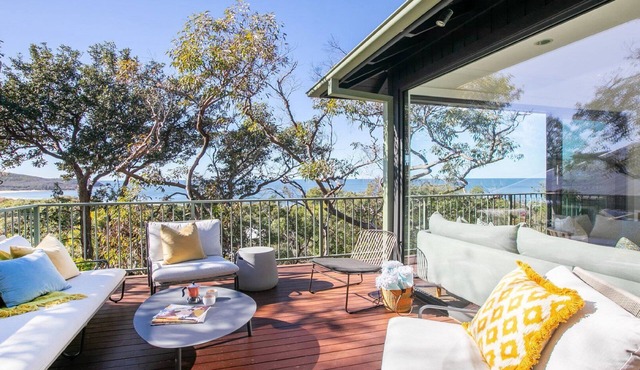 Great Views, Walk To Beach and Bay In Bush Setting in KILLCARE